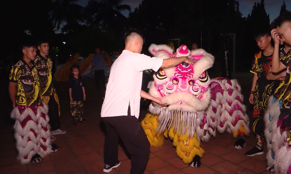 Rộn rã múa lân sư rồng dịp tết trung thu