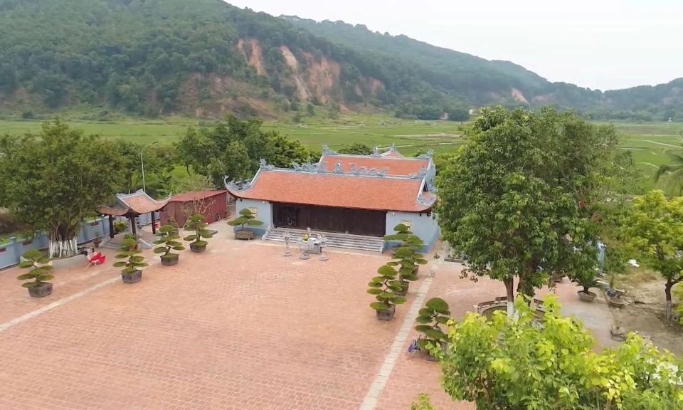 Thăm v&ugrave;ng đất địa linh nh&acirc;n kiệt