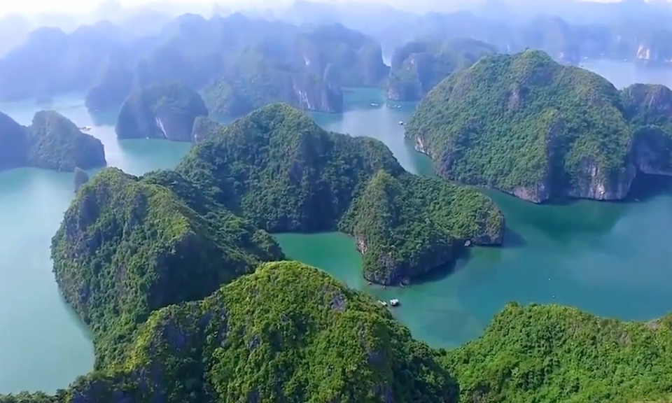 &Acirc;m vang miền cửa biển: H&agrave;nh tr&igrave;nh Di sản thi&ecirc;n nhi&ecirc;n thế giới C&aacute;t B&agrave;            