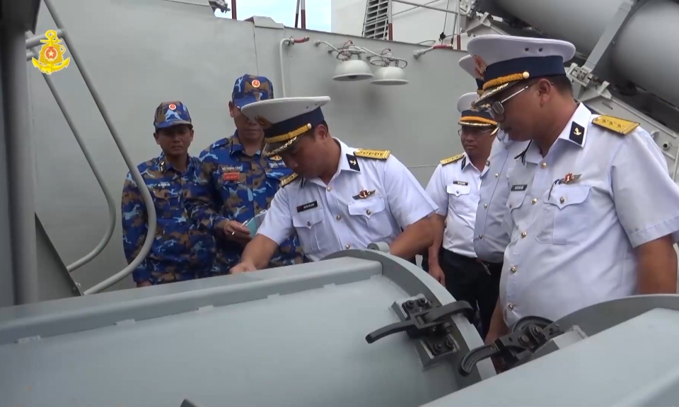 Tổ quốc v&agrave; người chiến sỹ hải qu&acirc;n: Ng&agrave;y hội đua t&agrave;i của lực lượng t&agrave;u mặt nước       