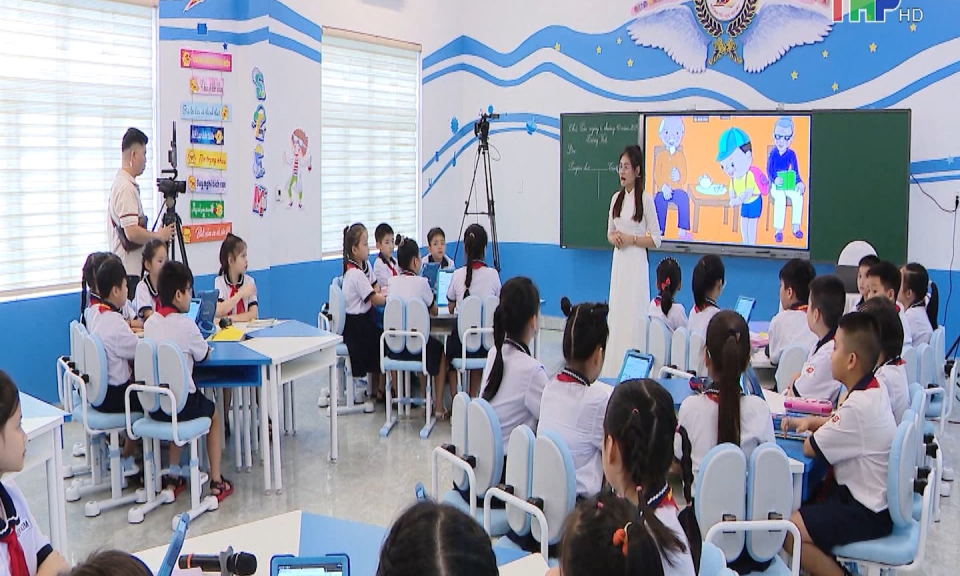 Dạy tiếng Việt trong ph&ograve;ng học th&ocirc;ng minh