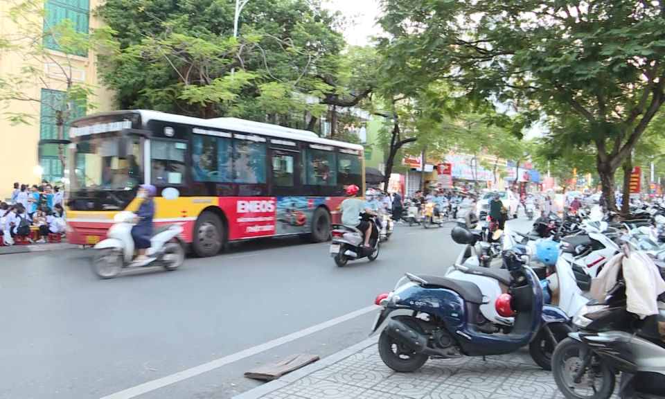 Điểm nhấn 365: Nỗ lực giải quyết &ugrave;n tắc giao th&ocirc;ng v&agrave; tai nạn giao th&ocirc;ng