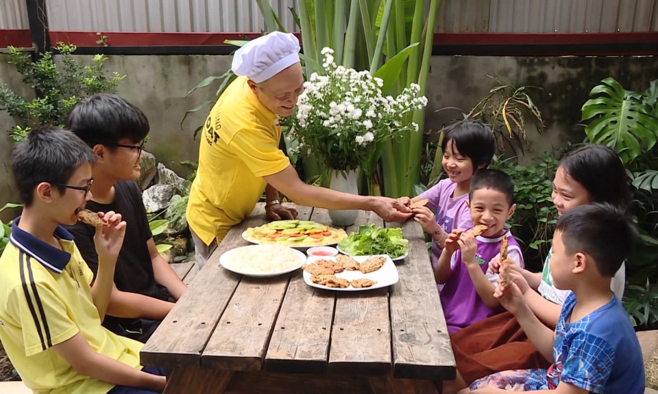 Hấp dẫn chả ch&igrave;a Hạ Lũng