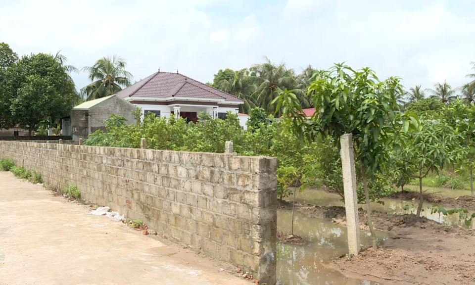 Ph&aacute;p luật v&agrave; cuộc sống: Hệ lụy từ việc bu&ocirc;ng lỏng quản l&yacute; x&acirc;y dựng tr&aacute;i ph&eacute;p tr&ecirc;n đất n&ocirc;ng nghiệp  