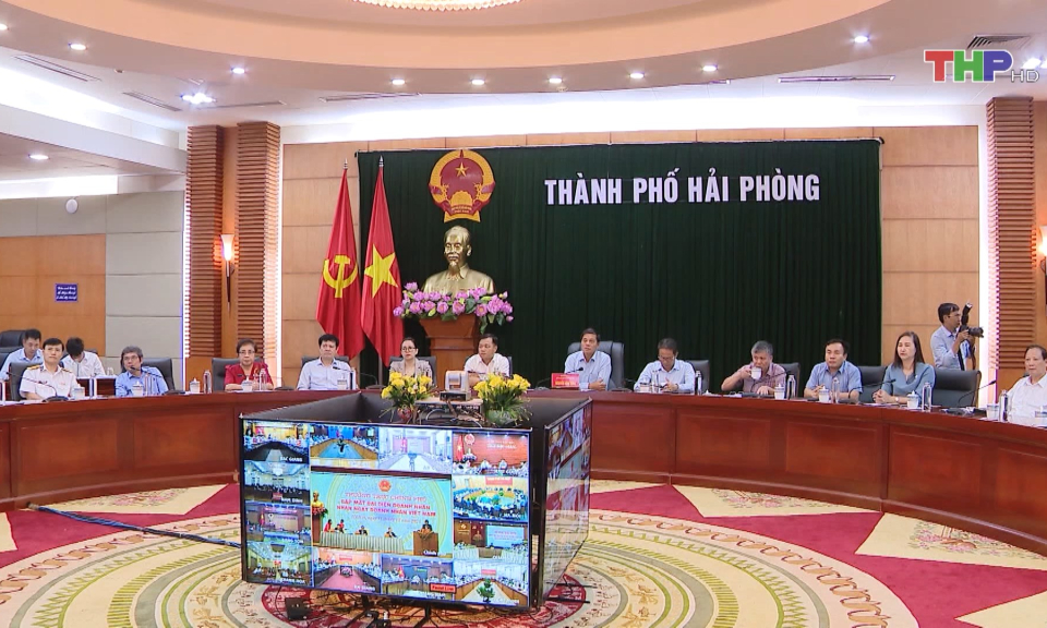 Gặp mặt doanh nh&acirc;n ti&ecirc;u biểu của cả nước    