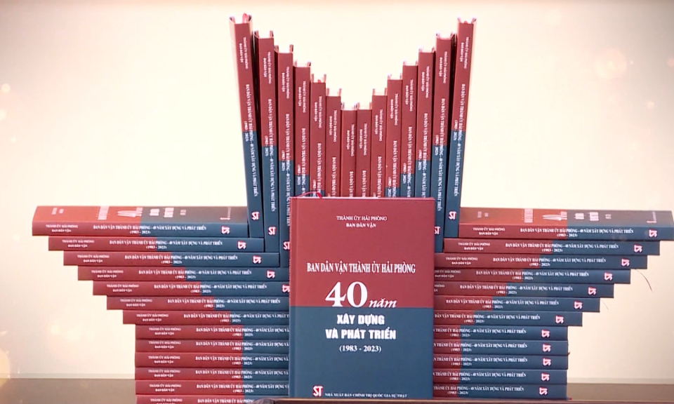 Ra mắt cuốn s&aacute;ch &ldquo;Ban D&acirc;n vận Th&agrave;nh ủy - 40 năm x&acirc;y dựng v&agrave; ph&aacute;t triển&rdquo;
