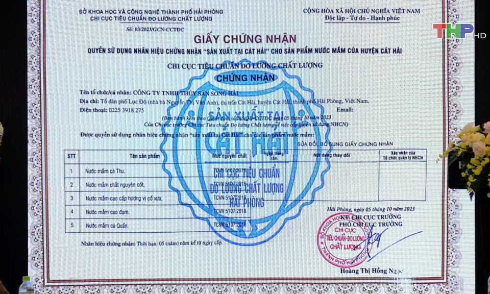 Trao giấy chứng nhận sử dụng nh&atilde;n hiệu chứng nhận &ldquo;Sản xuất tại C&aacute;t Hải&rdquo;