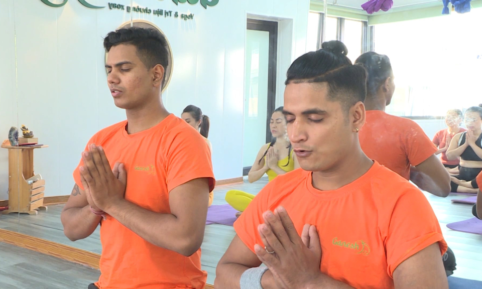 Cận cảnh: Acroyoga  