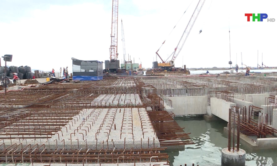 Tập trung thi c&ocirc;ng dự &aacute;n cảng tại Lạch Huyện