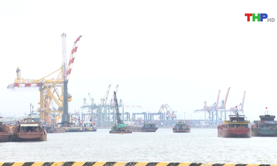 Vận tải h&agrave;nh kh&aacute;ch đường thủy nội địa tăng cao