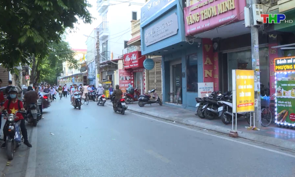 Lập lại trật tự đường h&egrave; tr&ecirc;n tuyến đường C&aacute;t Bi