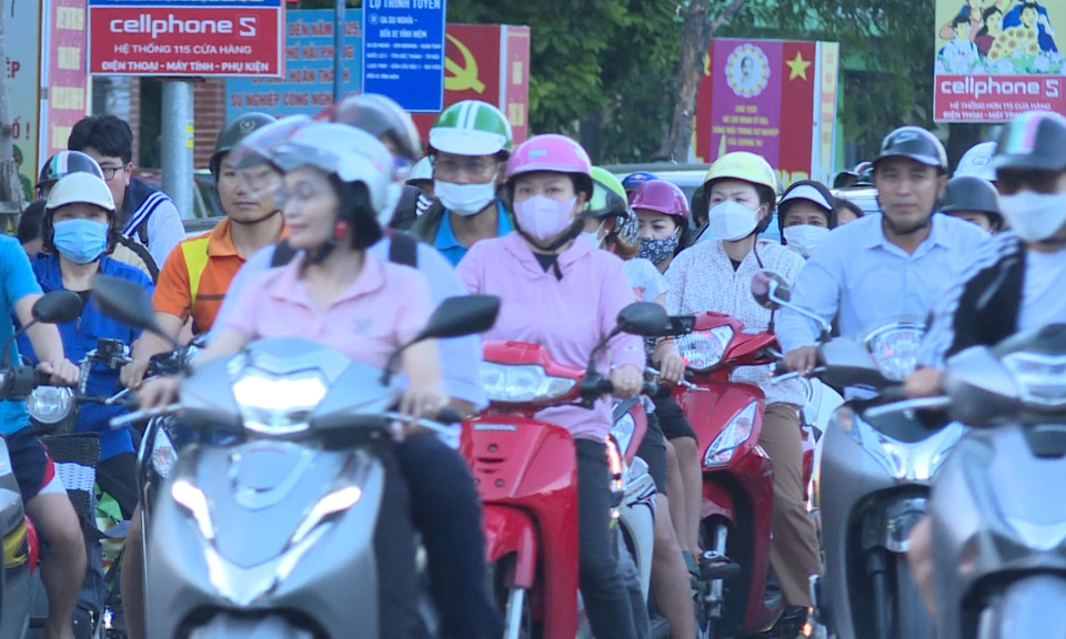 An to&agrave;n giao th&ocirc;ng: Những cảnh b&aacute;o với nữ giới khi tham gia giao th&ocirc;ng