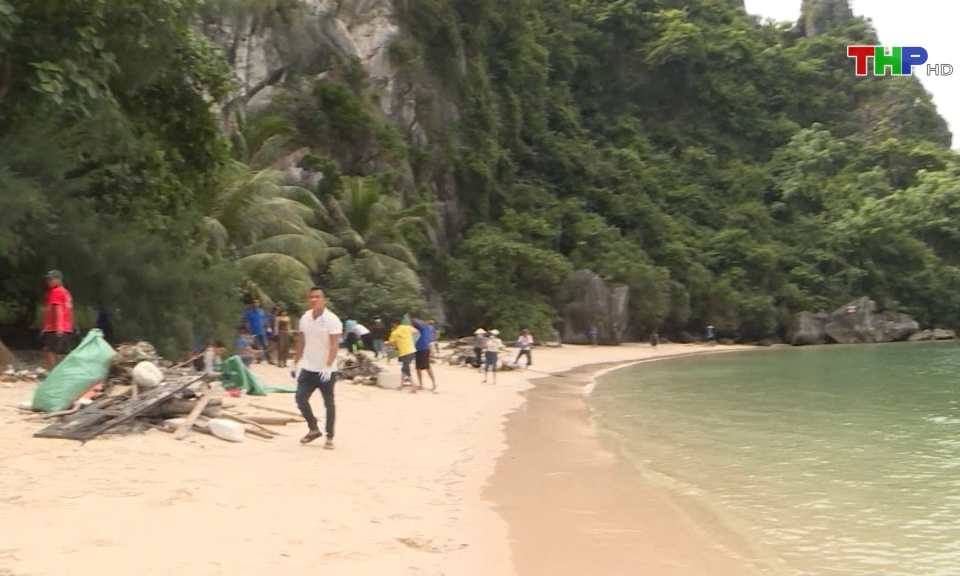 Chung tay l&agrave;m sạch m&ocirc;i trường biển 