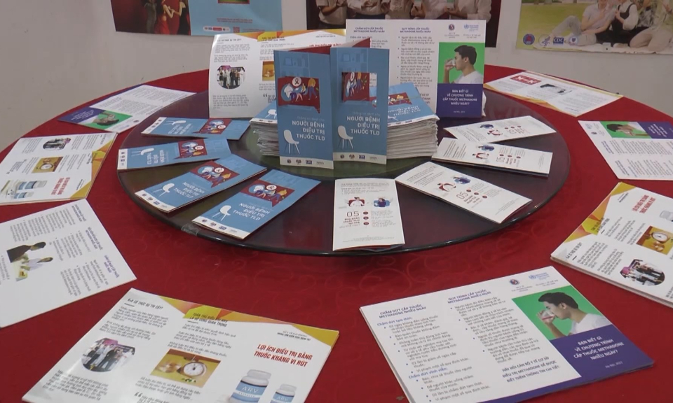 Ph&oacute;ng sự: Ph&ograve;ng chống HIV/AIDS trong giới trẻ