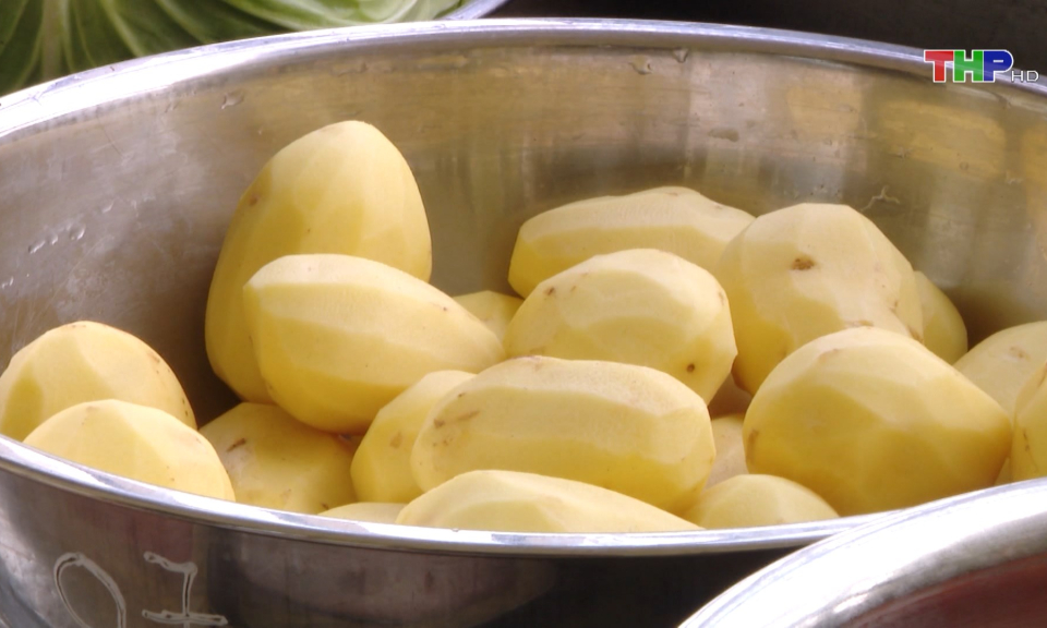 Dinh dưỡng cho trẻ mầm non khi chuyển m&ugrave;a