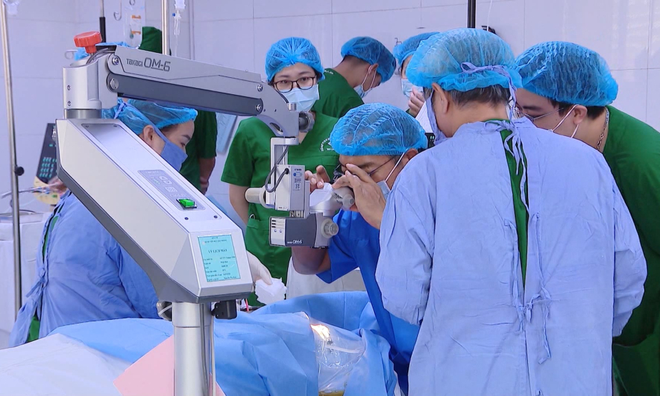 Phẫu thuật mắt nh&acirc;n đạo