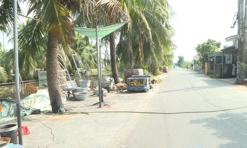 Ph&aacute;p luật v&agrave; cuộc sống: Vi phạm h&agrave;nh lang an to&agrave;n đường bộ       