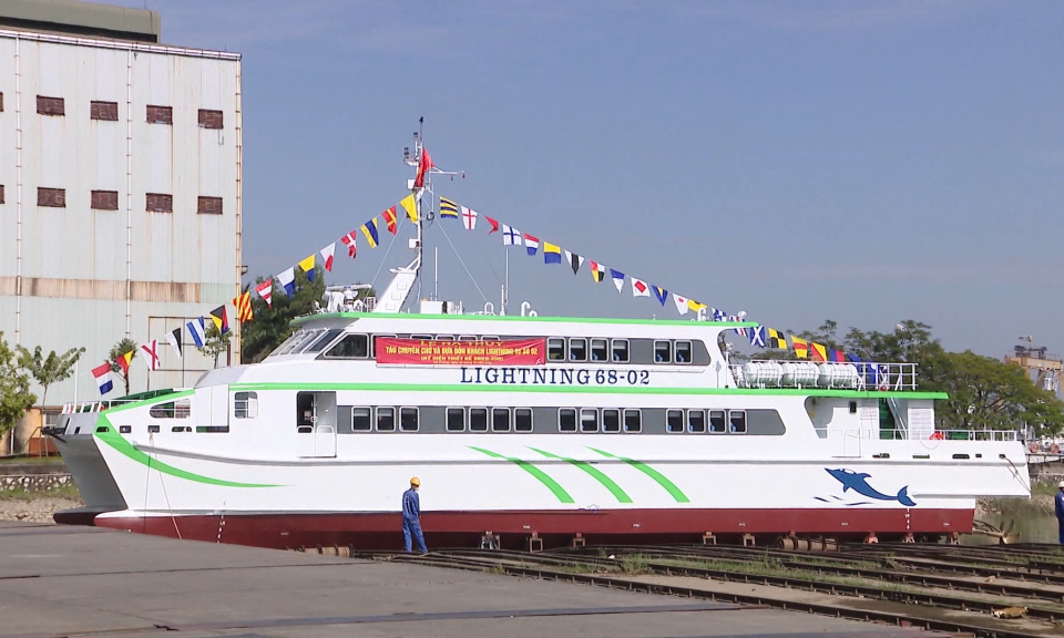 Hạ thủy 02 t&agrave;u chuy&ecirc;n chở v&agrave; đưa đ&oacute;n kh&aacute;ch LIGHTNING 68 