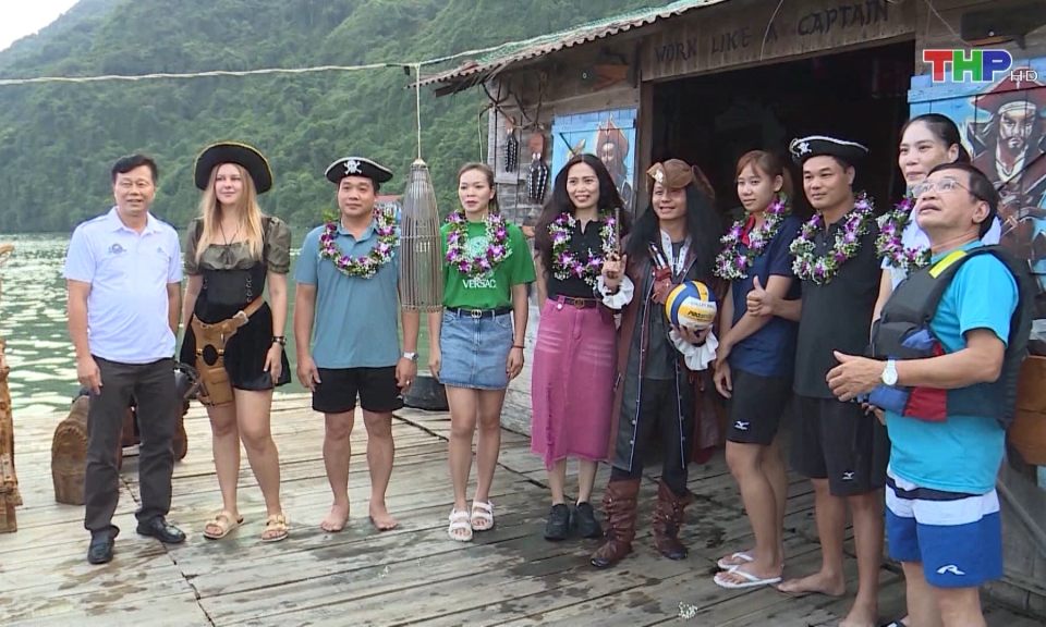 Việt Nam đ&atilde; đ&oacute;n gần 10 triệu lượt kh&aacute;ch quốc tế