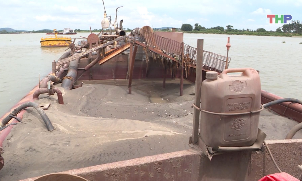 Ph&ograve;ng chống nạn khai th&aacute;c c&aacute;t tr&aacute;i ph&eacute;p