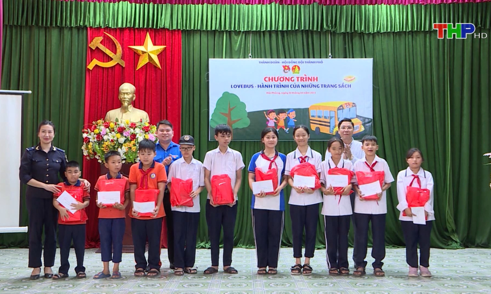 &ldquo;Love bus&rdquo; - H&agrave;nh tr&igrave;nh của những trang s&aacute;ch