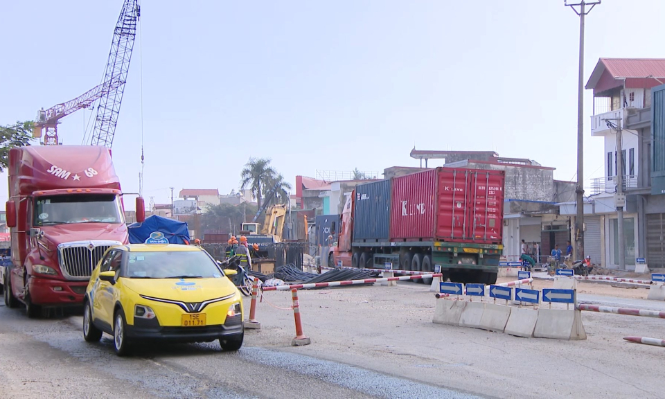 An to&agrave;n giao th&ocirc;ng: Đẩy nhanh tiến độ c&ocirc;ng tr&igrave;nh, đảm bảo an to&agrave;n giao th&ocirc;ng