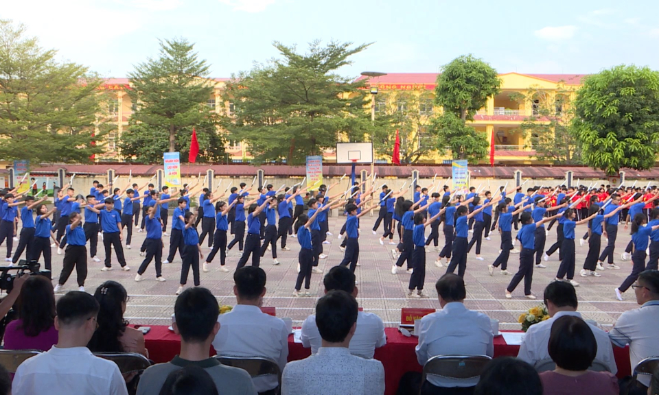 Măng non đất Cảng: Khỏe để học tập	