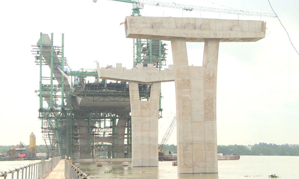 Dự &aacute;n đầu tư x&acirc;y dựng cầu Bến Rừng đạt gần 80% tiến độ