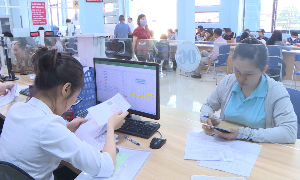 Lao động v&agrave; c&ocirc;ng đo&agrave;n: Tạo thuận lợi cho người lao động hưởng bảo hiểm thất nghiệp