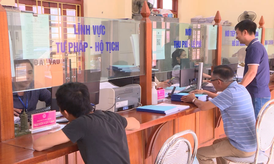 Cải c&aacute;ch h&agrave;nh ch&iacute;nh: Đơn giản h&oacute;a thủ tục h&agrave;nh ch&iacute;nh tạo thuận lợi cho người d&acirc;n