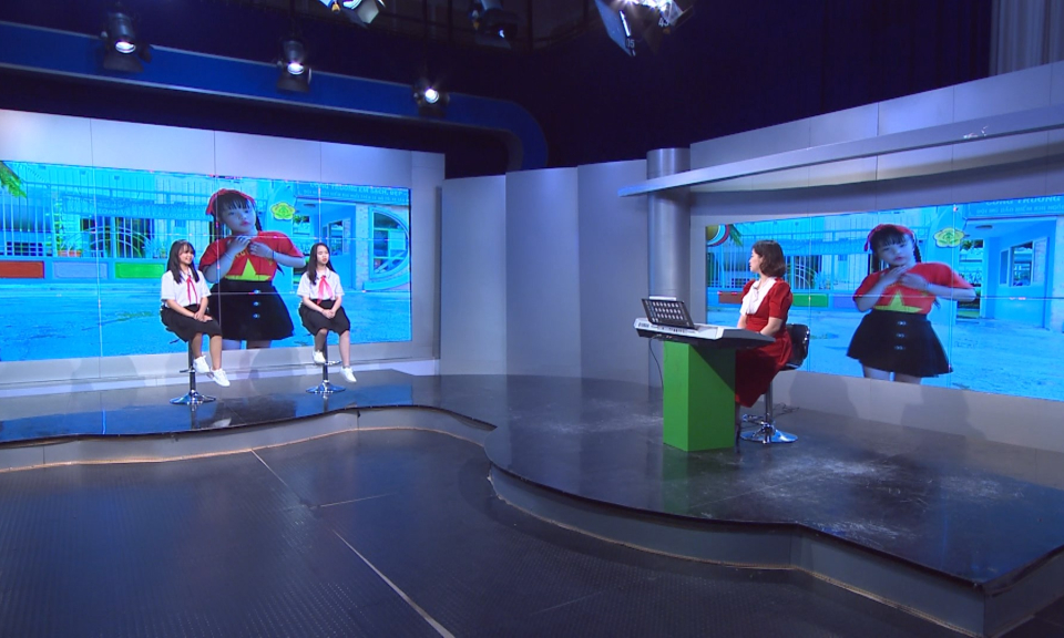 Măng non đất Cảng: Dạy h&aacute;t: Bay cao tiếng h&aacute;t ước mơ