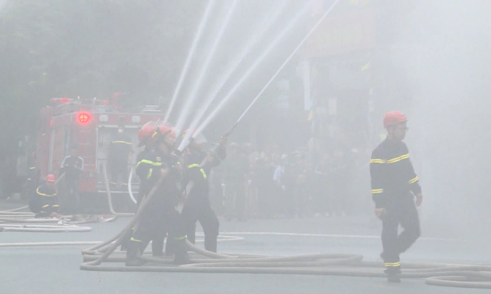 Tổng duyệt diễn tập ph&ograve;ng ch&aacute;y chữa ch&aacute;y chợ An Dương