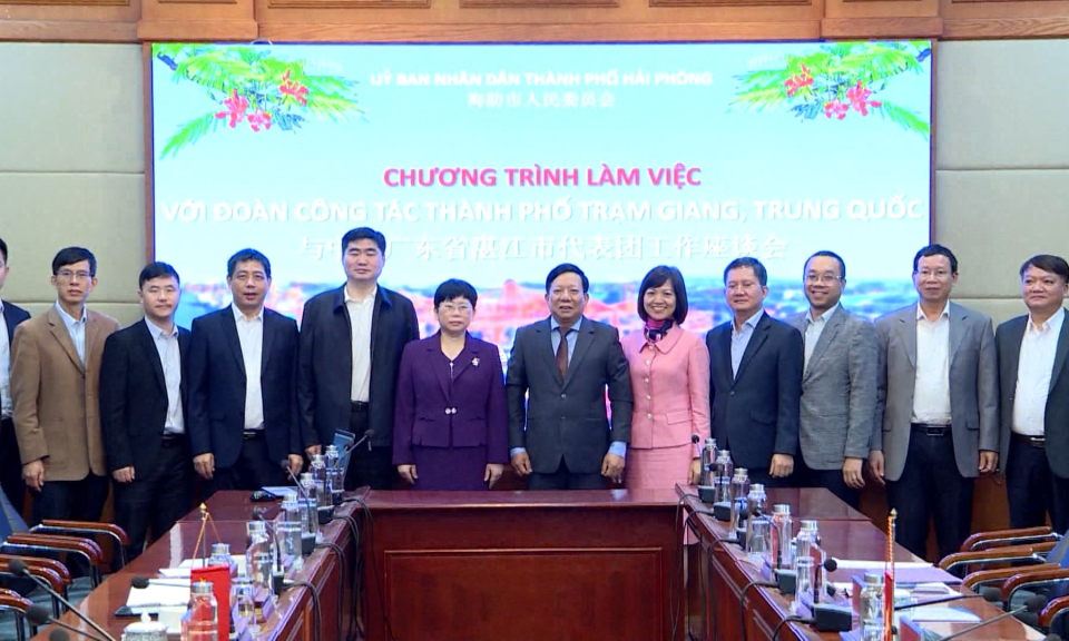 L&atilde;nh đạo UBND th&agrave;nh phố tiếp kh&aacute;ch quốc tế