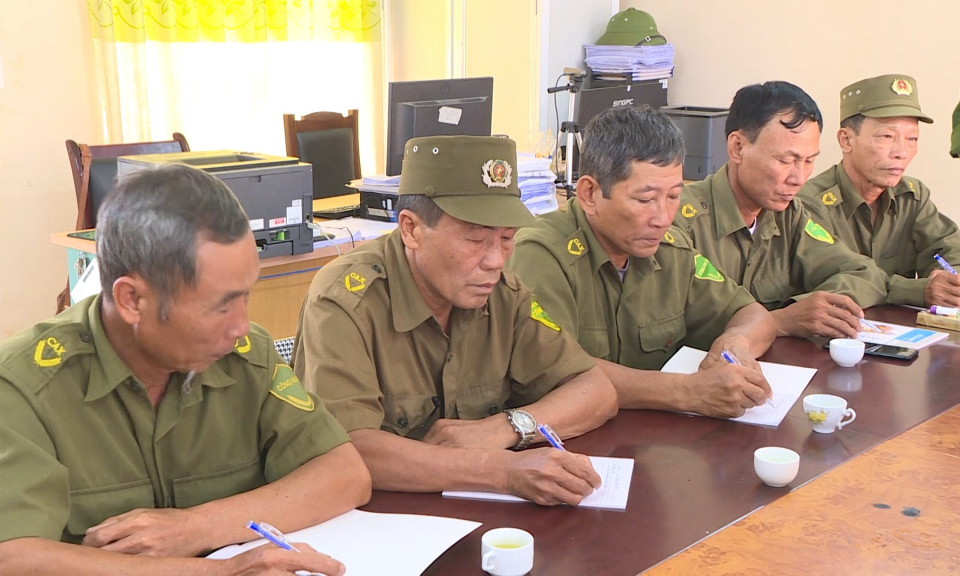 Ph&aacute;p luật v&agrave; cuộc sống: Sự cần thiết điều chỉnh ch&iacute;nh s&aacute;ch đối với lực lượng tham gia bảo vệ an ninh, trật tự ở cơ sở 