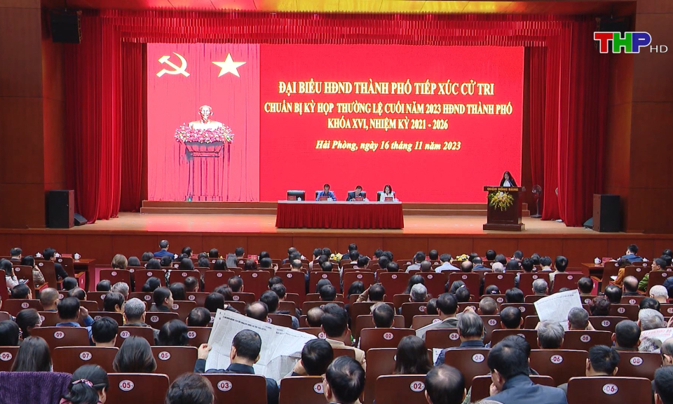 Đại biểu HĐND th&agrave;nh phố tiếp x&uacute;c cử tri quận Hồng B&agrave;ng 