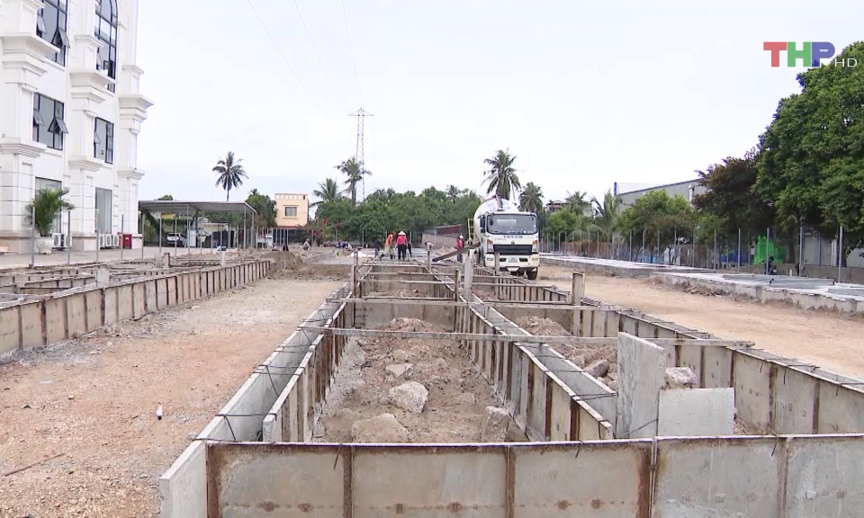 Tiến độ c&ocirc;ng tr&igrave;nh phục vụ kinh doanh tạm thời cho c&aacute;c tiểu thương chợ Tam Bạc