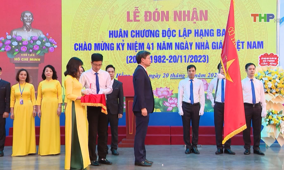 Trường THCS Hồng B&agrave;ng đ&oacute;n Hu&acirc;n chương độc lập hạng Ba