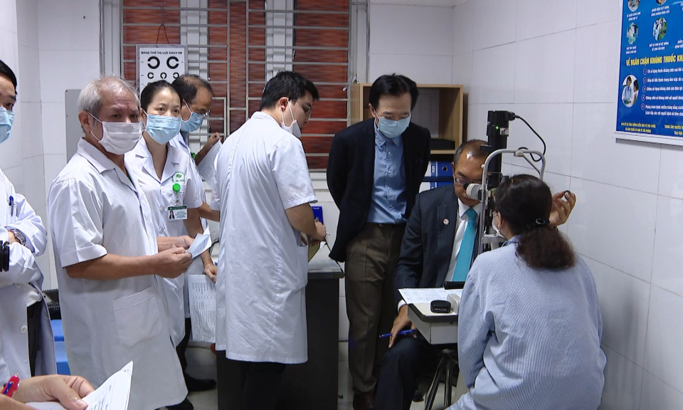 An sinh x&atilde; hội: Hỗ trợ người ngh&egrave;o, v&ugrave;ng s&acirc;u, v&ugrave;ng xa tiếp cận dịch vụ y tế chất lượng cao