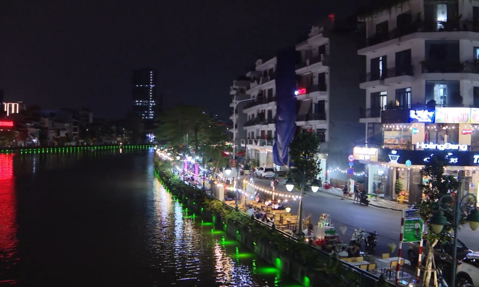 Ph&aacute;p luật v&agrave; cuộc sống: Bất cập trong c&ocirc;ng t&aacute;c quản l&yacute; tuyến phố ẩm thực Thế Lữ