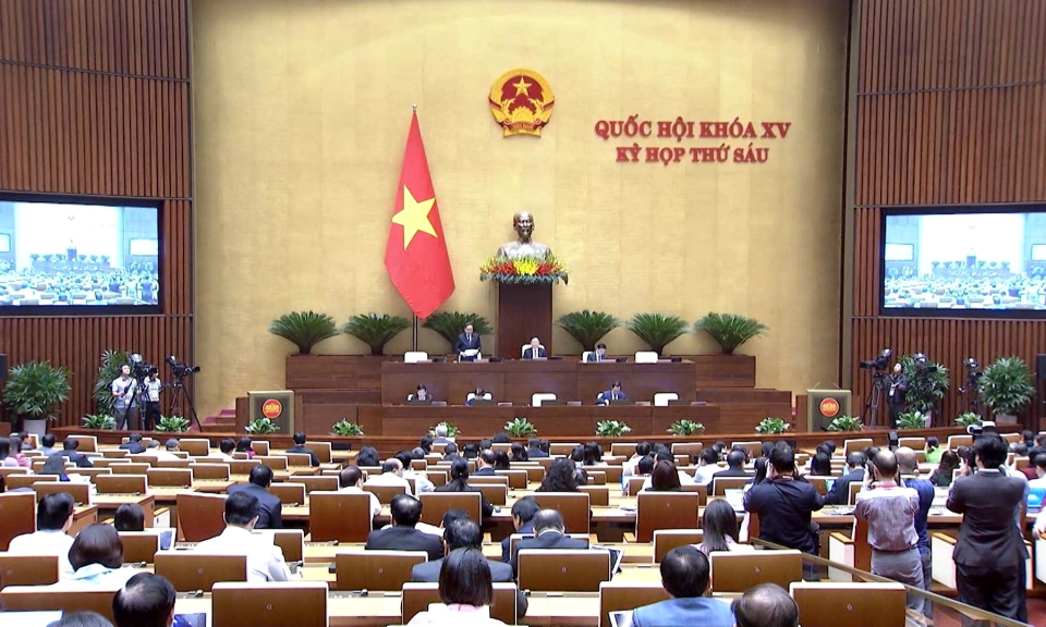 Quốc hội thảo luận về ch&iacute;nh s&aacute;ch bảo hiểm