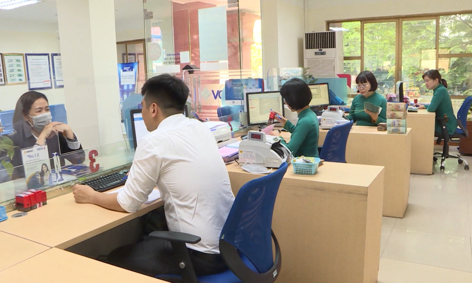 Giao dịch từ 400 triệu đồng phải b&aacute;o c&aacute;o