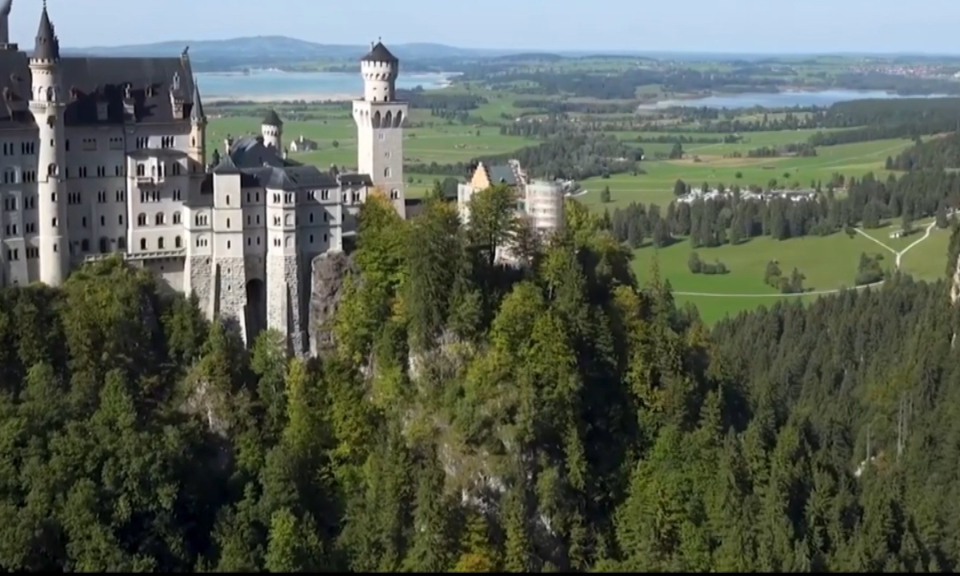 Điểm hẹn du lịch: Vẻ đẹp những tòa lâu đài cổ