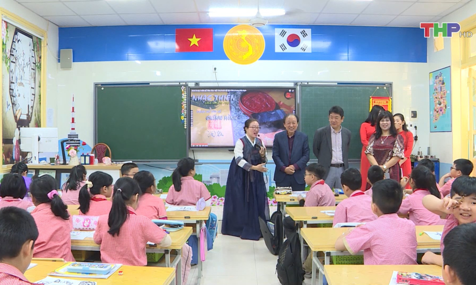 Kết nối hợp t&aacute;c đ&agrave;o tạo ngoại ngữ bậc tiểu học 