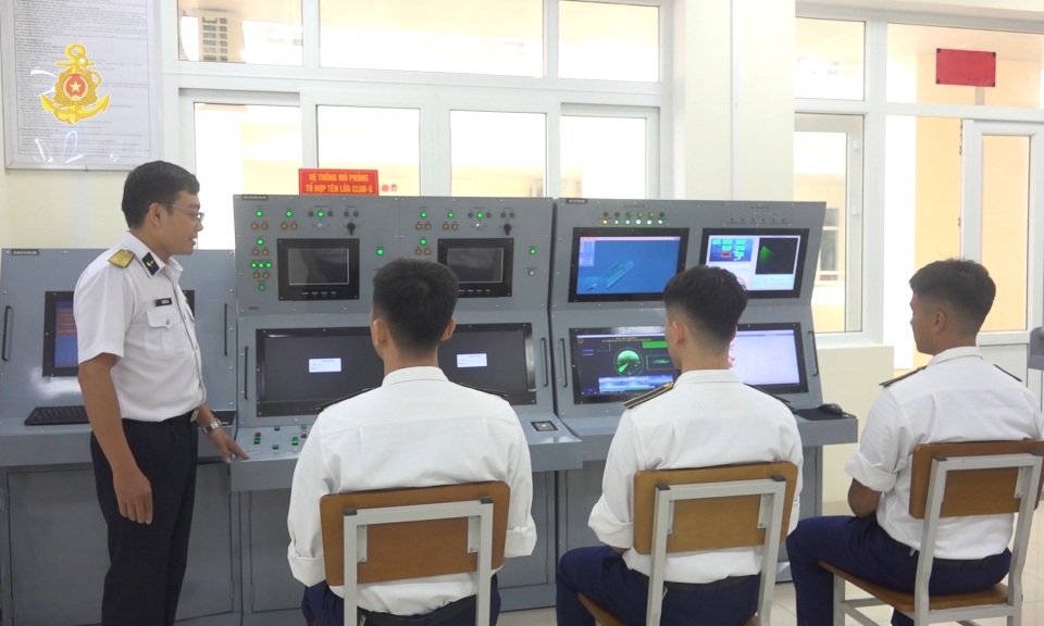 Tổ quốc v&agrave; người chiến sĩ Hải qu&acirc;n: N&acirc;ng cao chất lượng đội ngũ giảng vi&ecirc;n