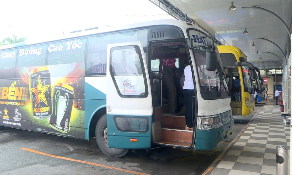 Ph&aacute;p luật v&agrave; cuộc sống: Tăng cường quản l&yacute; hoạt động kinh doanh vận tải h&agrave;nh kh&aacute;ch bằng xe &ocirc; t&ocirc;  