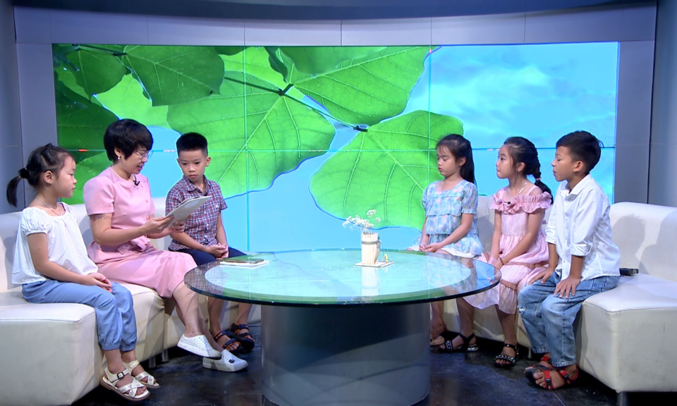 Măng non đất Cảng: Đọc s&aacute;ch c&ugrave;ng con ( Phần 7 ) 