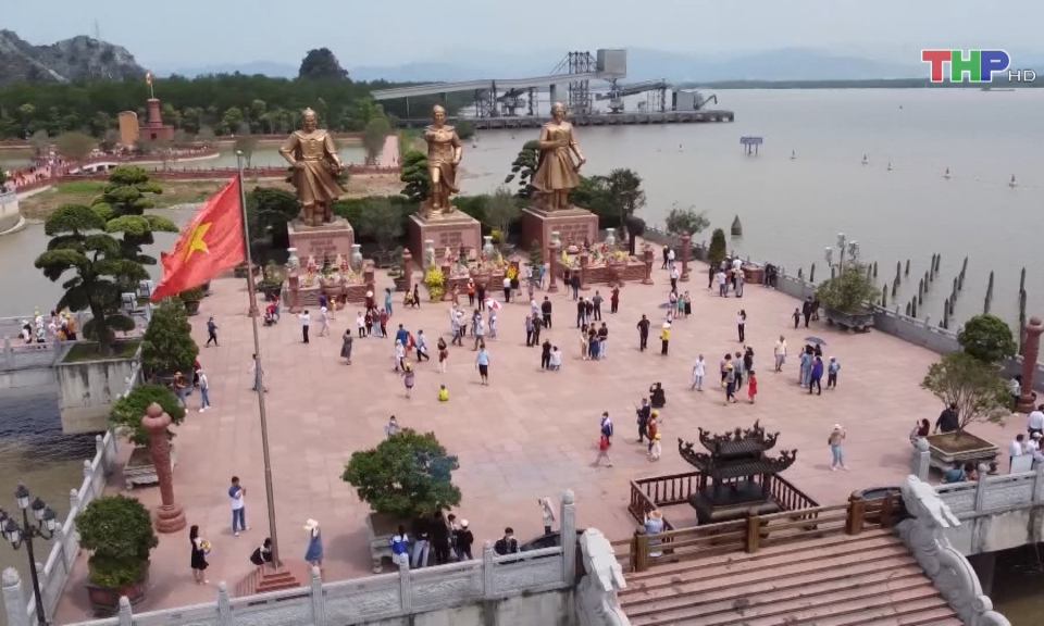 D&acirc;ng hương tại Khu di t&iacute;ch Bạch Đằng Giang