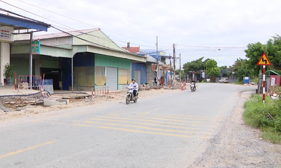 Ph&acirc;n luồng giao th&ocirc;ng tạm thời đường tỉnh 352 