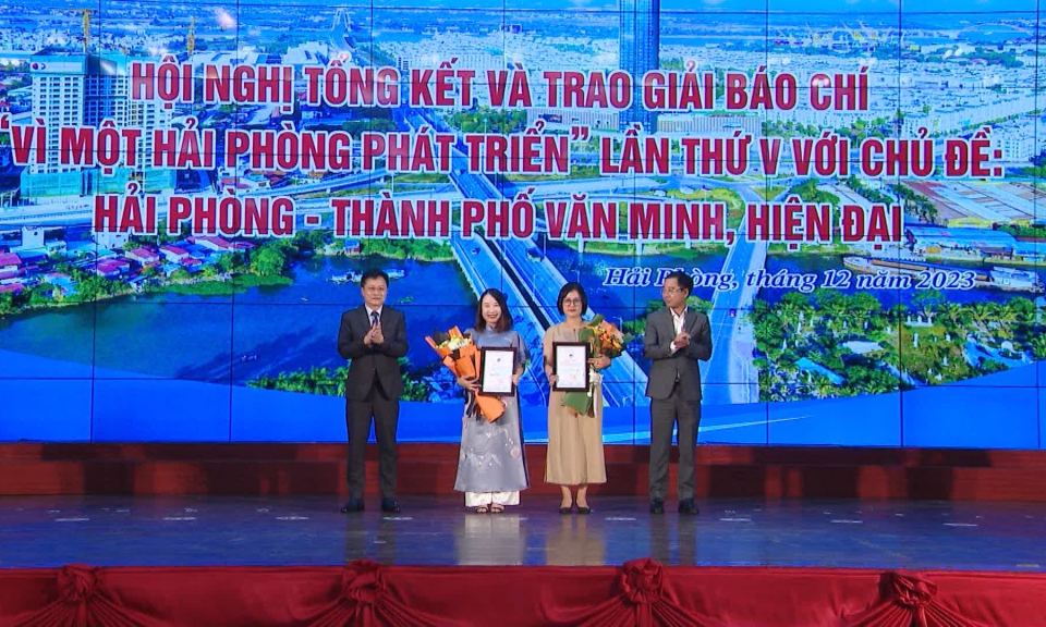 Trao giải b&aacute;o ch&iacute; &ldquo;V&igrave; một Hải Ph&ograve;ng ph&aacute;t triển&rdquo; lần thứ 5