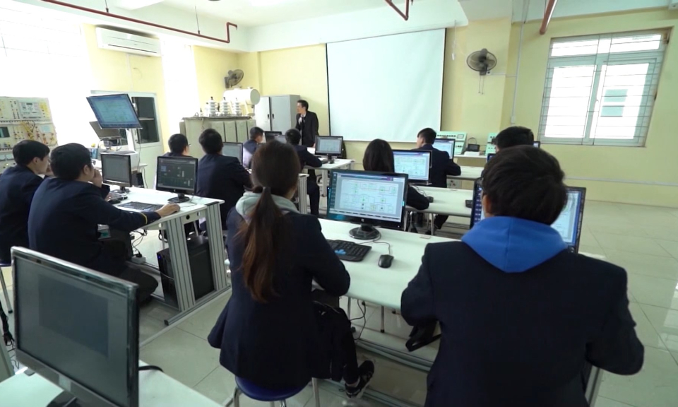 Chuyển đổi số: Ứng dụng c&ocirc;ng nghệ th&ocirc;ng tin v&agrave; chuyển đổi số trong gi&aacute;o dục đại học